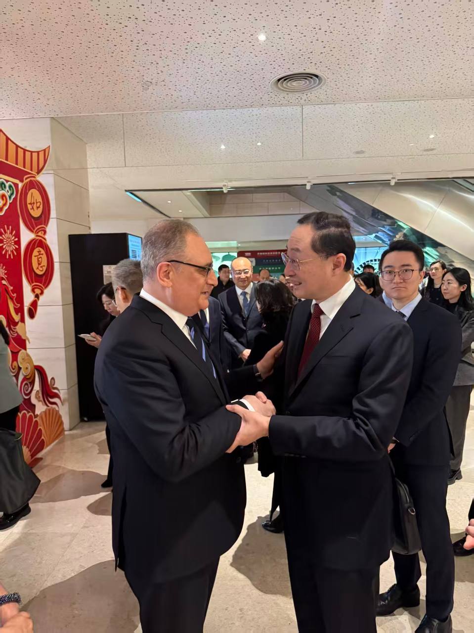 5 февраля Посол России в Китае Игорь Моргулов с супругой приняли участие в приеме от имени Министра иностранных дел КНР Ван И для пекинского дипломатического корпуса по случаю наступающего Нового года по лунному календарю 5 февраля Посол России в Китае Игорь Моргулов с супругой приняли участие в приеме от имени Министра иностранных дел КНР Ван И для пекинского дипломатического корпуса по случаю наступающего Нового года по лунному календарю