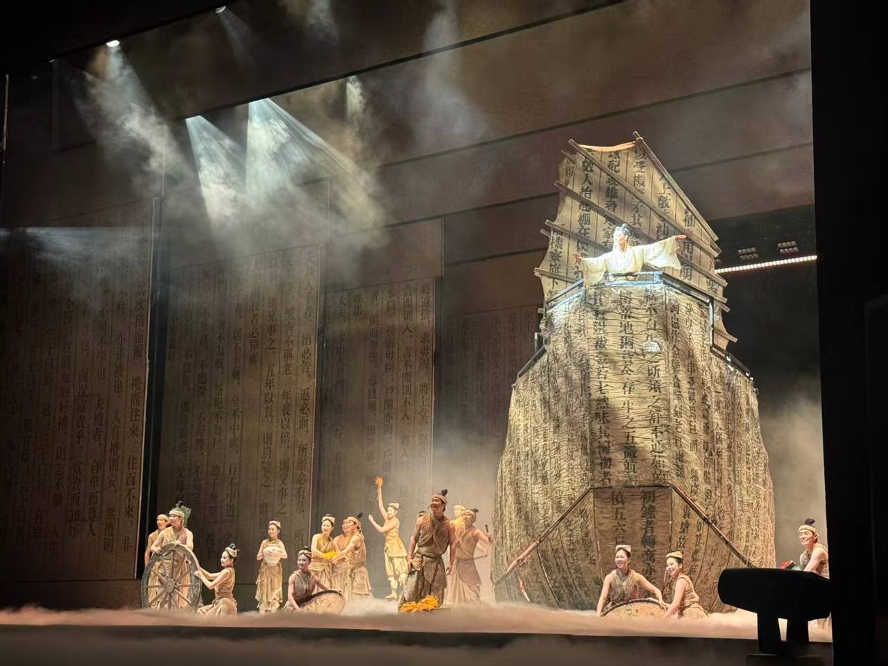 5 февраля Посол России в Китае Игорь Моргулов с супругой приняли участие в приеме от имени Министра иностранных дел КНР Ван И для пекинского дипломатического корпуса по случаю наступающего Нового года по лунному календарю 5 февраля Посол России в Китае Игорь Моргулов с супругой приняли участие в приеме от имени Министра иностранных дел КНР Ван И для пекинского дипломатического корпуса по случаю наступающего Нового года по лунному календарю