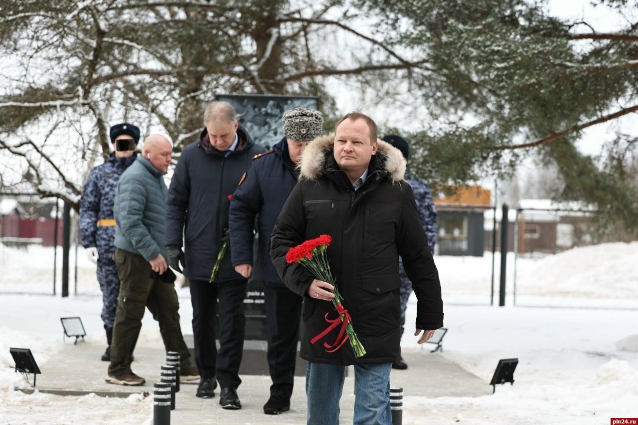 В Пскове освятили памятный знак погибшим военнослужащим и сотрудникам Росгвардии В Пскове освятили памятный знак погибшим военнослужащим и сотрудникам Росгвардии