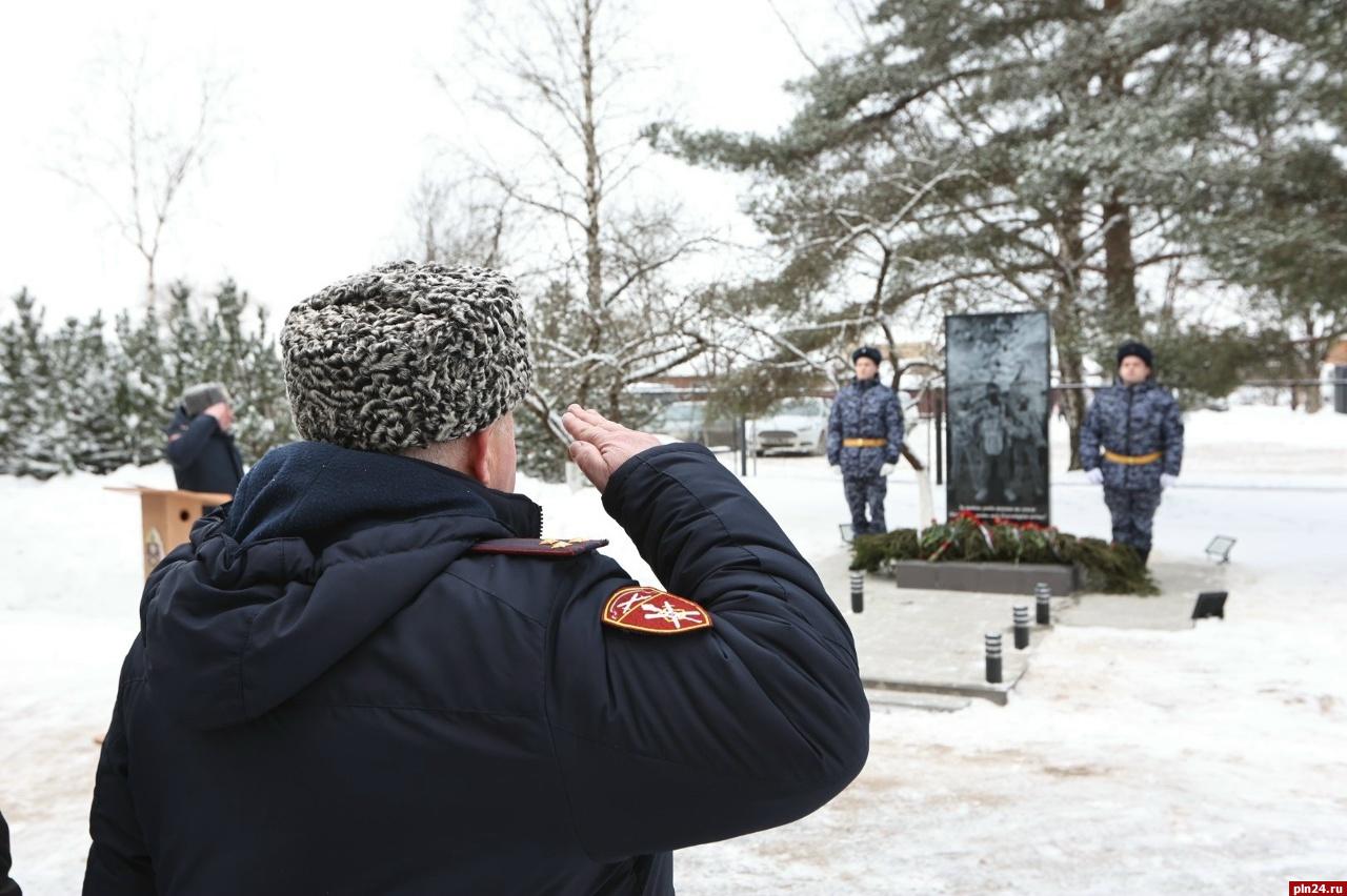 В Пскове освятили памятный знак погибшим военнослужащим и сотрудникам Росгвардии В Пскове освятили памятный знак погибшим военнослужащим и сотрудникам Росгвардии