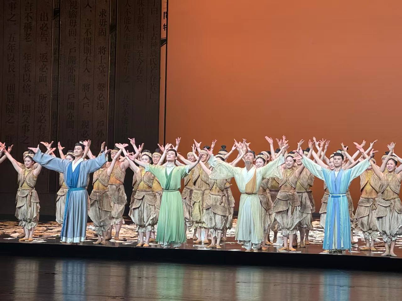 5 февраля Посол России в Китае Игорь Моргулов с супругой приняли участие в приеме от имени Министра иностранных дел КНР Ван И для пекинского дипломатического корпуса по случаю наступающего Нового года по лунному календарю 5 февраля Посол России в Китае Игорь Моргулов с супругой приняли участие в приеме от имени Министра иностранных дел КНР Ван И для пекинского дипломатического корпуса по случаю наступающего Нового года по лунному календарю