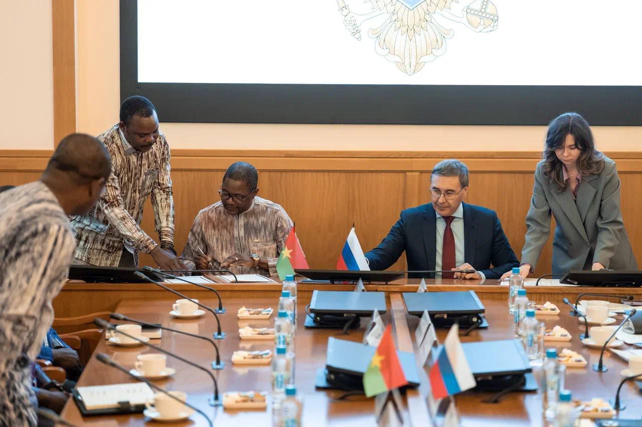 Россия и Буркина-Фасо заключили меморандумы о сотрудничестве в сфере науки и высшего образования Россия и Буркина-Фасо заключили меморандумы о сотрудничестве в сфере науки и высшего образования