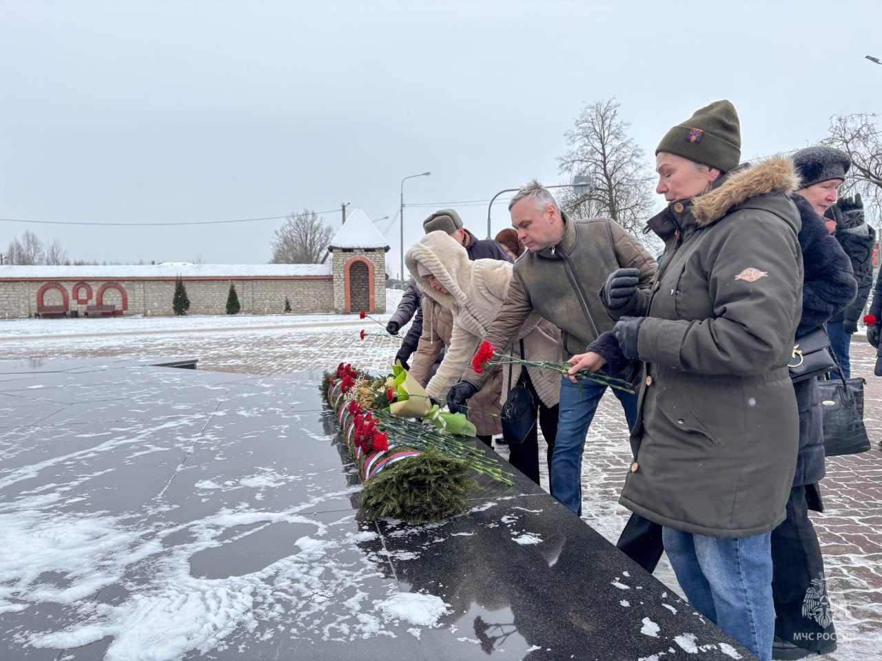 Сотрудники и ветераны чрезвычайного ведомства почтили память героев-десантников Сотрудники и ветераны чрезвычайного ведомства почтили память героев-десантников