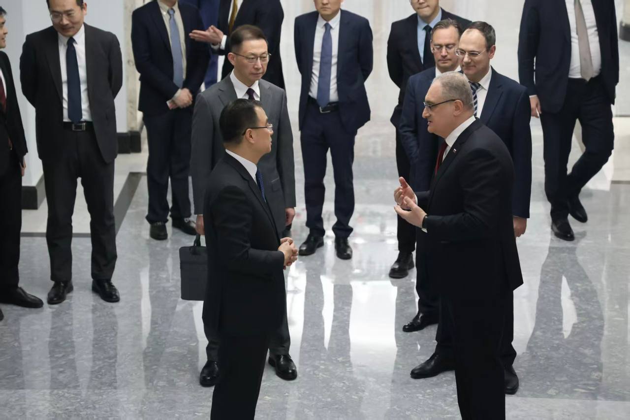 12 февраля в преддверии Нового года по лунному календарю в Посольстве состоялась дружеская встреча российских дипломатов во главе с Послом в Китае Игорем Моргуловым с коллегами-русистами Министерства иностранных дел КНР —...