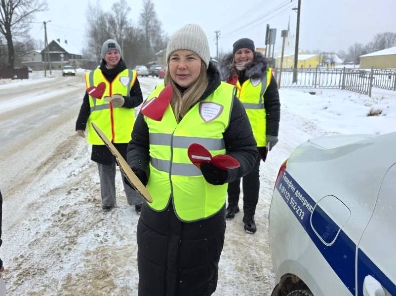 Акция «С ЛЮБОВЬЮ К ПДД». В преддверии Дня всех влюблённых, 14 февраля, «Родительский дорожный патруль» детского сада «Солнышко» в г. Дно Псковской области продолжил свою профилактическую работу Акция «С ЛЮБОВЬЮ К ПДД». В преддверии Дня всех влюблённых, 14 февраля, «Родительский дорожный патруль» детского сада «Солнышко» в г. Дно Псковской области продолжил свою профилактическую работу