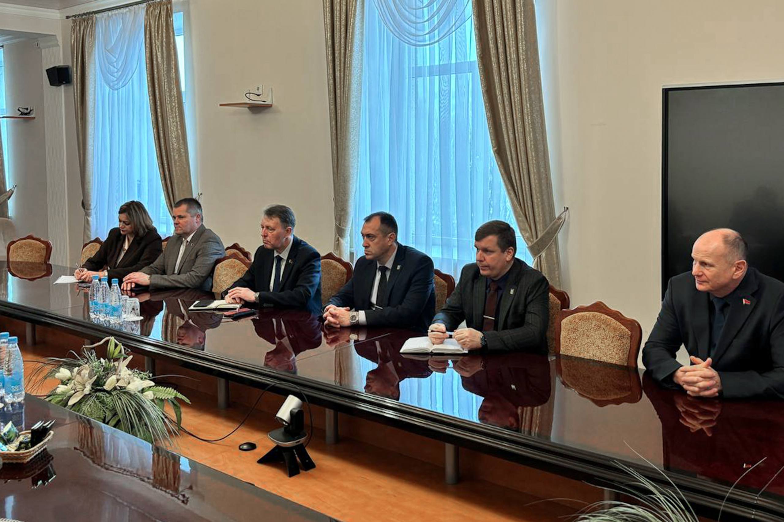 Делегация Посольства России во главе с советником-посланником Владимиром Ваньке посетила с рабочим визитом Могилёв Делегация Посольства России во главе с советником-посланником Владимиром Ваньке посетила с рабочим визитом Могилёв