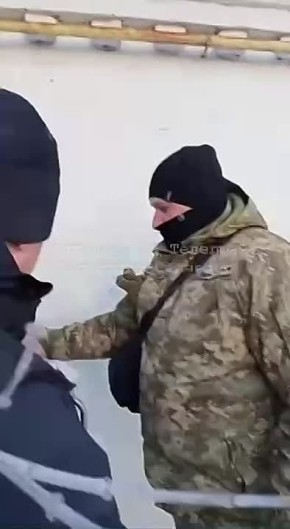 Юрий Подоляка: Украина: люди отбили карлика у людоловов Зеленского