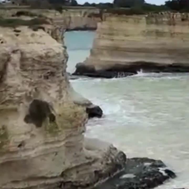 Итальянский символ любви «Арка влюбленных» не пережил шторм на юге Италии