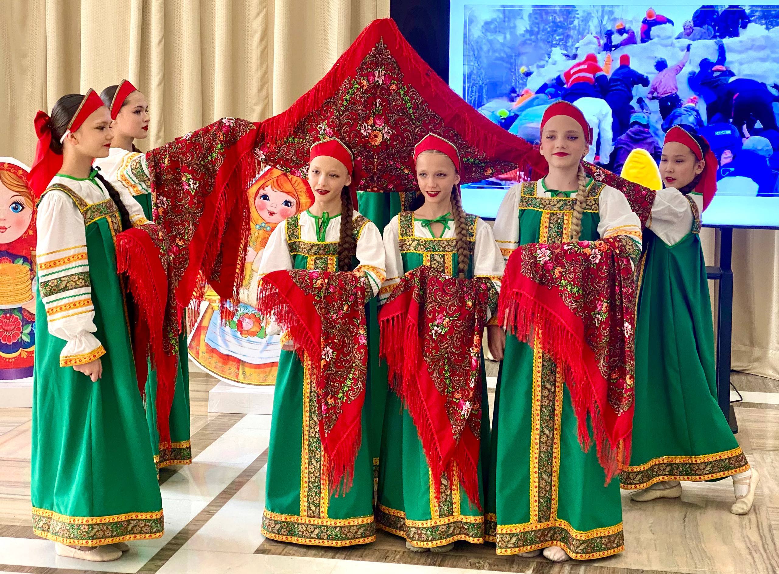 16 февраля в Посольстве России в Нью-Дели состоялась встреча Международного женского клуба, приуроченная к празднованию Масленицы — одного из самых ярких и любимых народных праздников России 16 февраля в Посольстве России в Нью-Дели состоялась встреча Международного женского клуба, приуроченная к празднованию Масленицы — одного из самых ярких и любимых народных праздников России