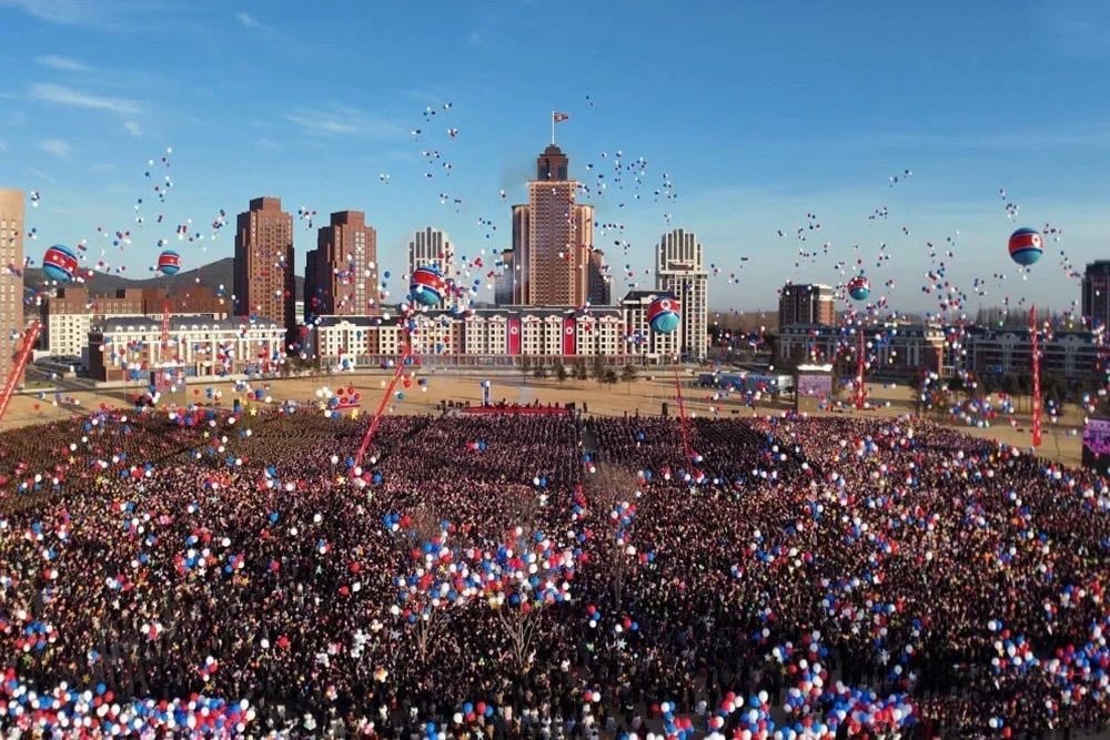 Ким Чен Ын открыл улицу в честь северокорейских солдат, участвовавших в освобождении Курской области Ким Чен Ын открыл улицу в честь северокорейских солдат, участвовавших в освобождении Курской области