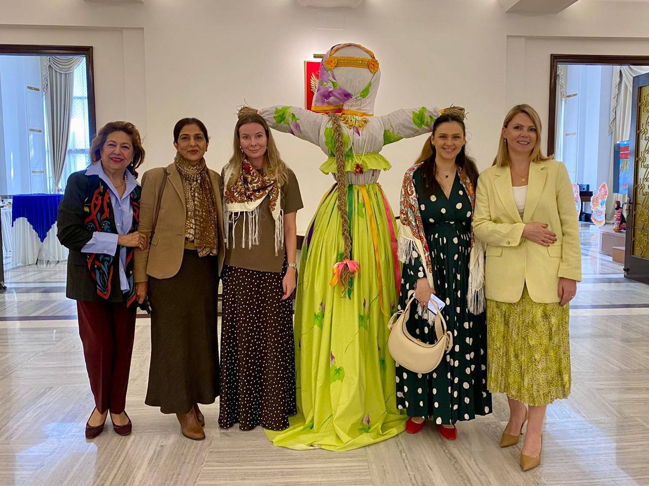 16 февраля в Посольстве России в Нью-Дели состоялась встреча Международного женского клуба, приуроченная к празднованию Масленицы — одного из самых ярких и любимых народных праздников России 16 февраля в Посольстве России в Нью-Дели состоялась встреча Международного женского клуба, приуроченная к празднованию Масленицы — одного из самых ярких и любимых народных праздников России