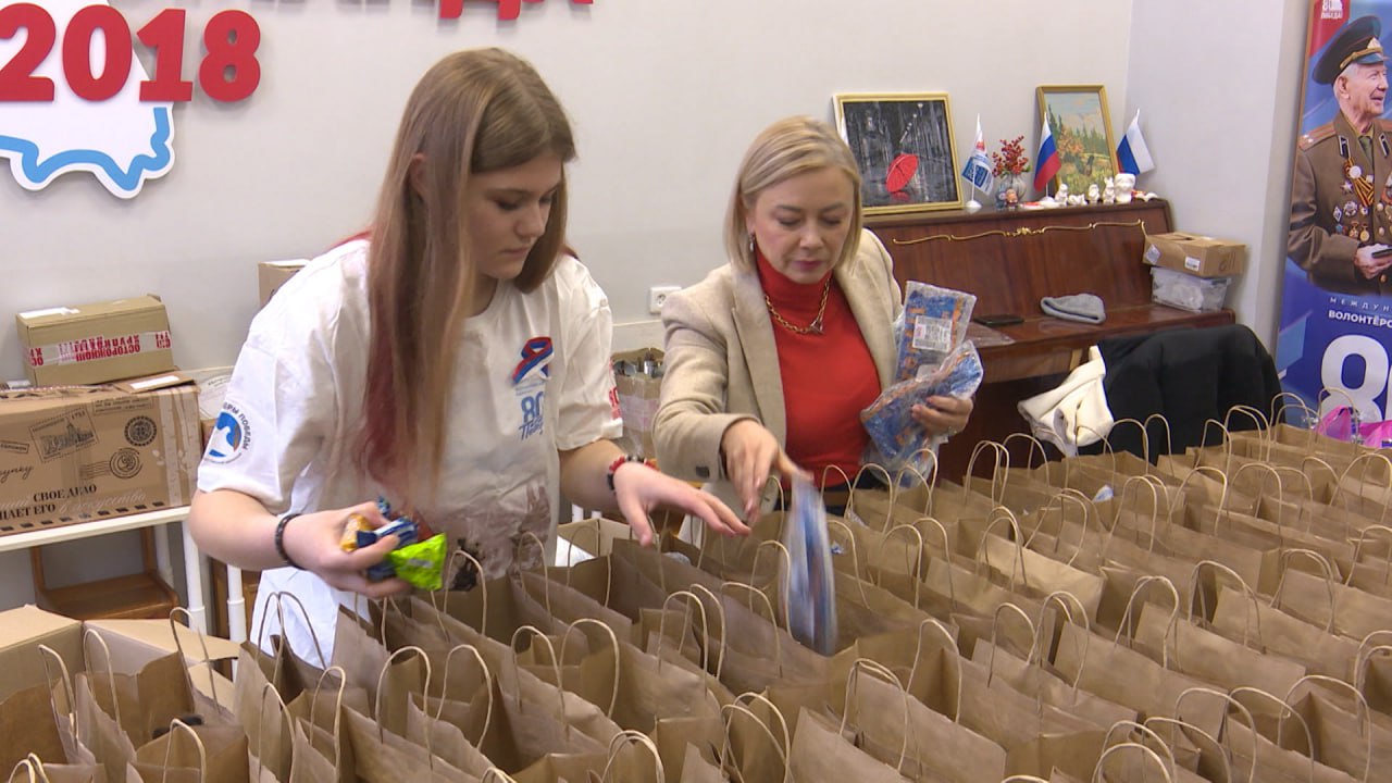 "Женское движение" партии "Единая Россия" готовит подарки для военнослужащих, которые сейчас проходят длительное лечение в Псковском госпитале