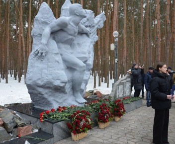 15 ������� � ������ ��������� ������, ����������� 37-� ��������� ������ ��������� ����� �� �����������