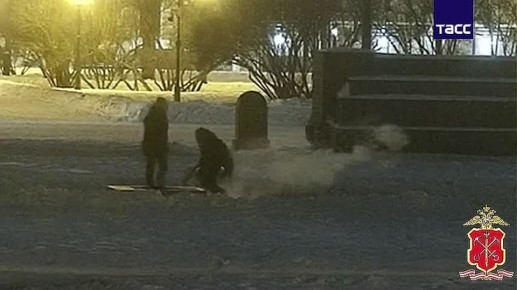 В Петербурге задержали затушившего Вечный огонь на Марсовом поле