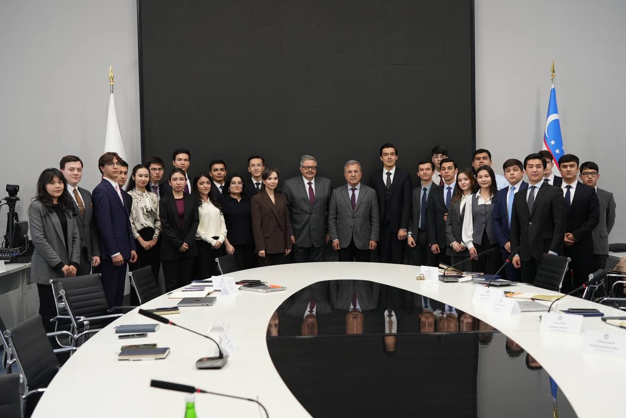 18 февраля Посол России в Узбекистане Алексей Ерхов выступил с лекцией в Университете мировой экономики и дипломатии (УМЭД) при МИД Узбекистана