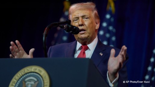 Трамп объявил о повышении глобальных пошлин на импорт в США с 10% до 15%