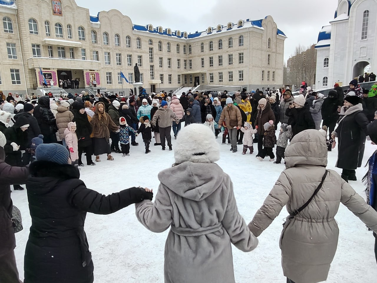 22 февраля в Астане на площади Свято-Успенского кафедрального собора прошли массовые гуляния по случаю Широкой Масленицы 22 февраля в Астане на площади Свято-Успенского кафедрального собора прошли массовые гуляния по случаю Широкой Масленицы
