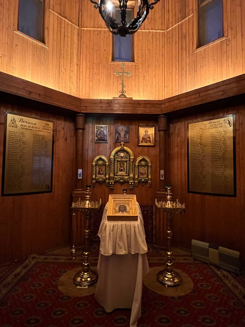 21 февраля в часовне в честь Образа Спаса Нерукотворного в поселке Баренцбург (архипелаг Шпицберген) была совершена заупокойная лития по погибшим в авиакатастрофе 1996 года 21 февраля в часовне в честь Образа Спаса Нерукотворного в поселке Баренцбург (архипелаг Шпицберген) была совершена заупокойная лития по погибшим в авиакатастрофе 1996 года