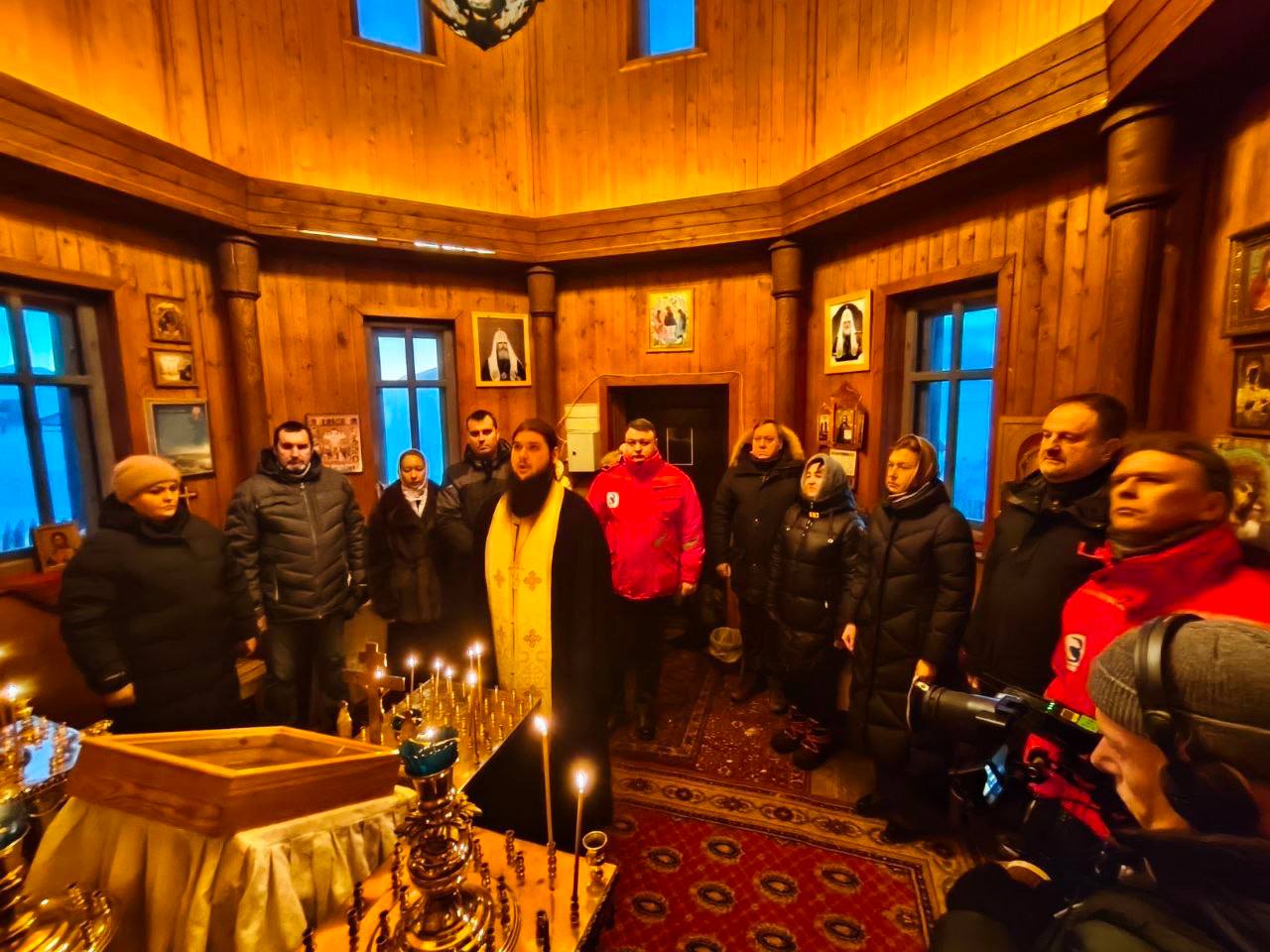 21 февраля в часовне в честь Образа Спаса Нерукотворного в поселке Баренцбург (архипелаг Шпицберген) была совершена заупокойная лития по погибшим в авиакатастрофе 1996 года 21 февраля в часовне в честь Образа Спаса Нерукотворного в поселке Баренцбург (архипелаг Шпицберген) была совершена заупокойная лития по погибшим в авиакатастрофе 1996 года