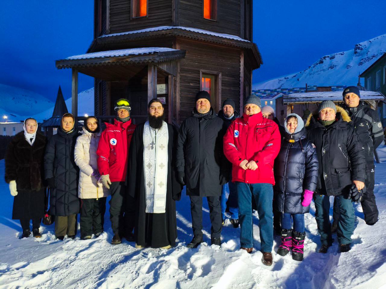 21 февраля в часовне в честь Образа Спаса Нерукотворного в поселке Баренцбург (архипелаг Шпицберген) была совершена заупокойная лития по погибшим в авиакатастрофе 1996 года 21 февраля в часовне в честь Образа Спаса Нерукотворного в поселке Баренцбург (архипелаг Шпицберген) была совершена заупокойная лития по погибшим в авиакатастрофе 1996 года