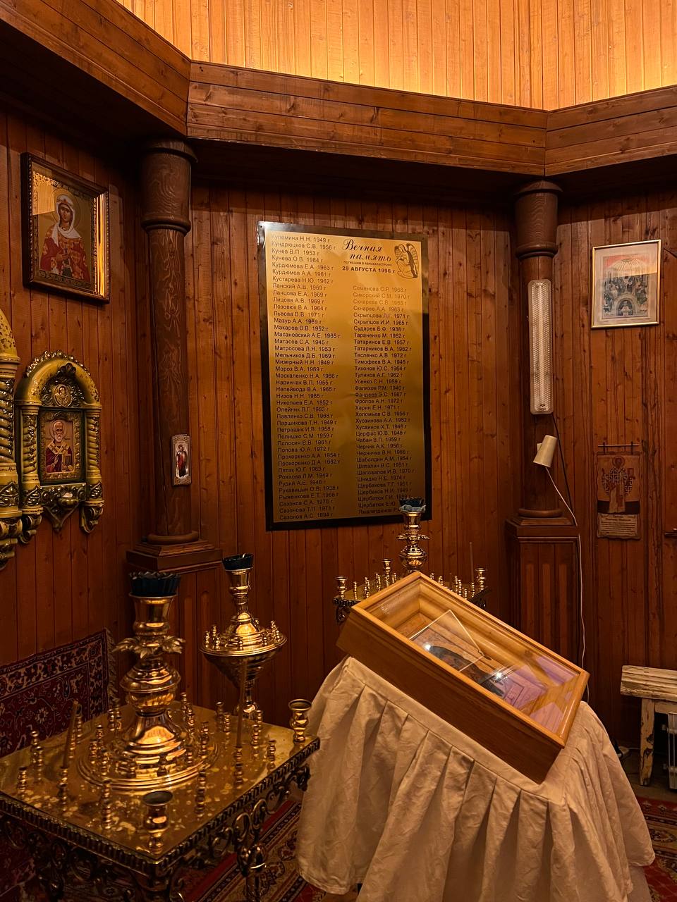 21 февраля в часовне в честь Образа Спаса Нерукотворного в поселке Баренцбург (архипелаг Шпицберген) была совершена заупокойная лития по погибшим в авиакатастрофе 1996 года 21 февраля в часовне в честь Образа Спаса Нерукотворного в поселке Баренцбург (архипелаг Шпицберген) была совершена заупокойная лития по погибшим в авиакатастрофе 1996 года