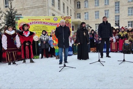 22 февраля в Астане на площади Свято-Успенского кафедрального собора прошли массовые гуляния по случаю Широкой Масленицы