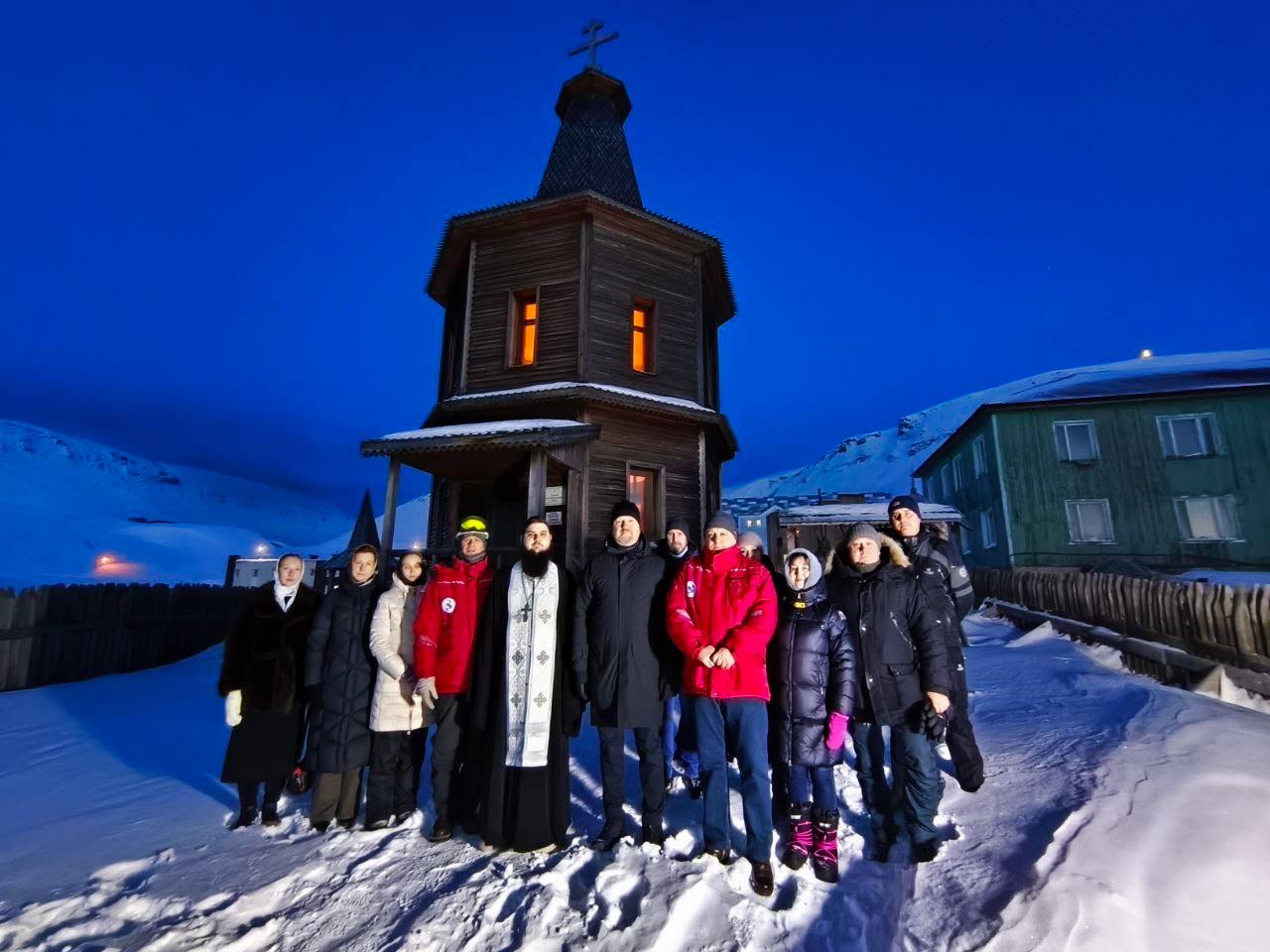 21 февраля в часовне в честь Образа Спаса Нерукотворного в поселке Баренцбург (архипелаг Шпицберген) была совершена заупокойная лития по погибшим в авиакатастрофе 1996 года