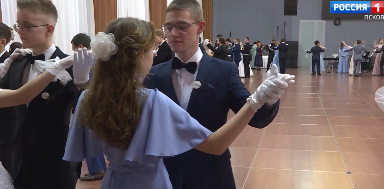 Традиционный одиннадцатый Сретенский молодежный бал прошел в Пскове Традиционный одиннадцатый Сретенский молодежный бал прошел в Пскове