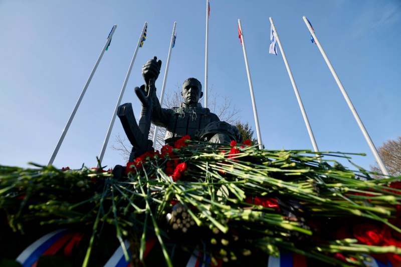 Псковская область отмечает День защитника Отечества, вспоминая мужество и героизм тех, кто в разные исторические времена отстаивал свободу и независимость нашей Родины Псковская область отмечает День защитника Отечества, вспоминая мужество и героизм тех, кто в разные исторические времена отстаивал свободу и независимость нашей Родины