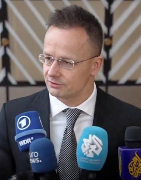 Венгрия заблокировала 20-й пакет антироссийских санкций ЕС и кредит на €90 млрд для Украины из-за остановки Киевом транзита нефти по трубопроводу «Дружба», сообщил Сийярто