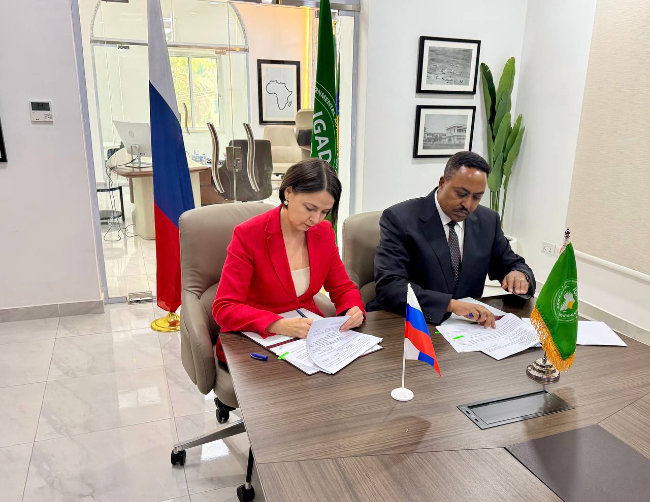 23 февраля в Джибути директор Департамента партнёрства с Африкой Т.Е.Довгаленко провела консультации с Исполнительным секретарем Межправительственной организации по развитию (#ИГАД) Воркнехом Гебейеху 23 февраля в Джибути директор Департамента партнёрства с Африкой Т.Е.Довгаленко провела консультации с Исполнительным секретарем Межправительственной организации по развитию (#ИГАД) Воркнехом Гебейеху