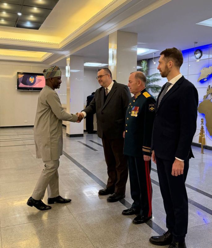 Посольство России в КНДР:. 23 февраля по случаю Дня защитника Отечества в пхеньянском Дипломатическом клубе «Тэдонган» от имени Временного поверенного в делах России в КНДР В.В.Топехи и Атташе по вопросам обороны...