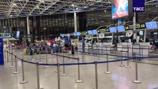 В аэропорту Сочи спокойная обстановка на фоне многочасовых ограничений, передает корреспондент ТАСС