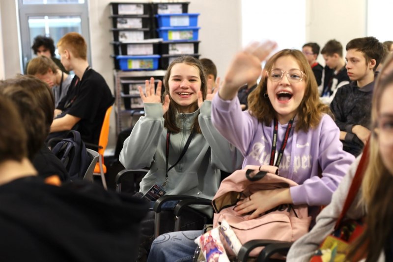 33 команды школьников соревнуются в хакатоне «Протворить: испытай робота» 33 команды школьников соревнуются в хакатоне «Протворить: испытай робота»