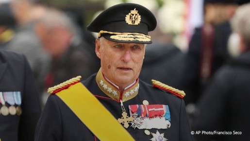 89-летний норвежский король Харальд V был госпитализирован во вторник на испанском острове Тенерифе из-за инфекции и обезвоживания