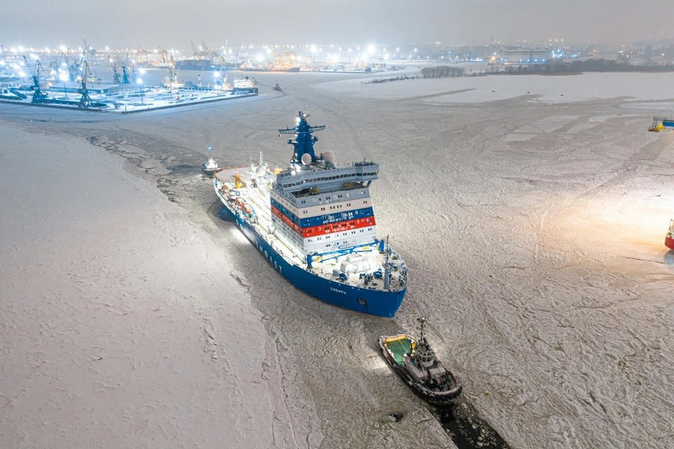 Суда беспомощной Финляндии в ледяной ловушке: на помощь пришла подсанкционная Россия Суда беспомощной Финляндии в ледяной ловушке: на помощь пришла подсанкционная Россия