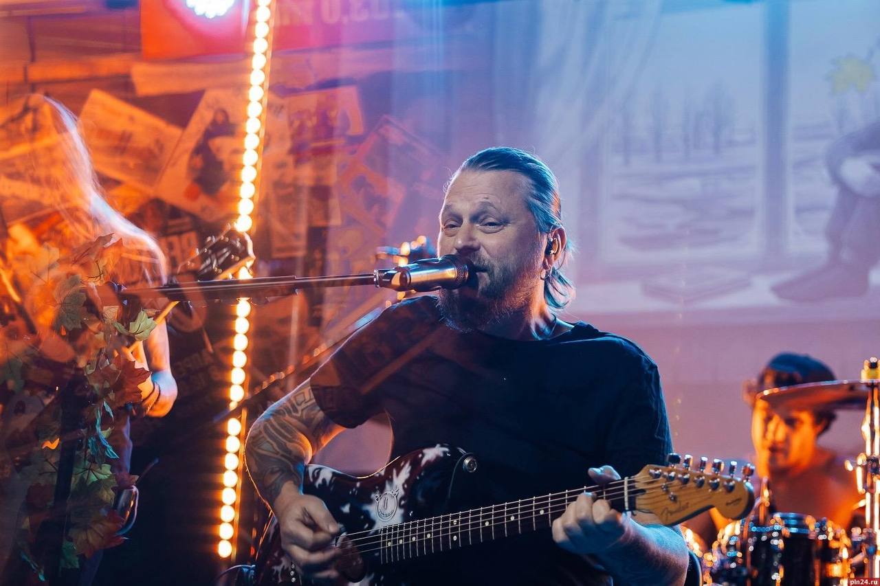 В Пскове состоялся концерт группы «ПилОт» в честь 15летия альбома «Осень»