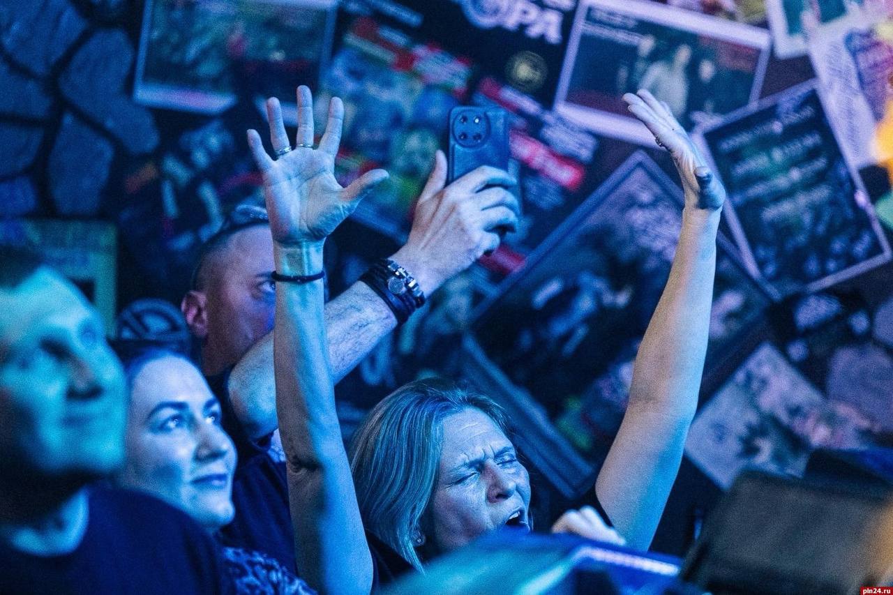 В Пскове состоялся концерт группы «ПилОт» в честь 15летия альбома «Осень» В Пскове состоялся концерт группы «ПилОт» в честь 15летия альбома «Осень»