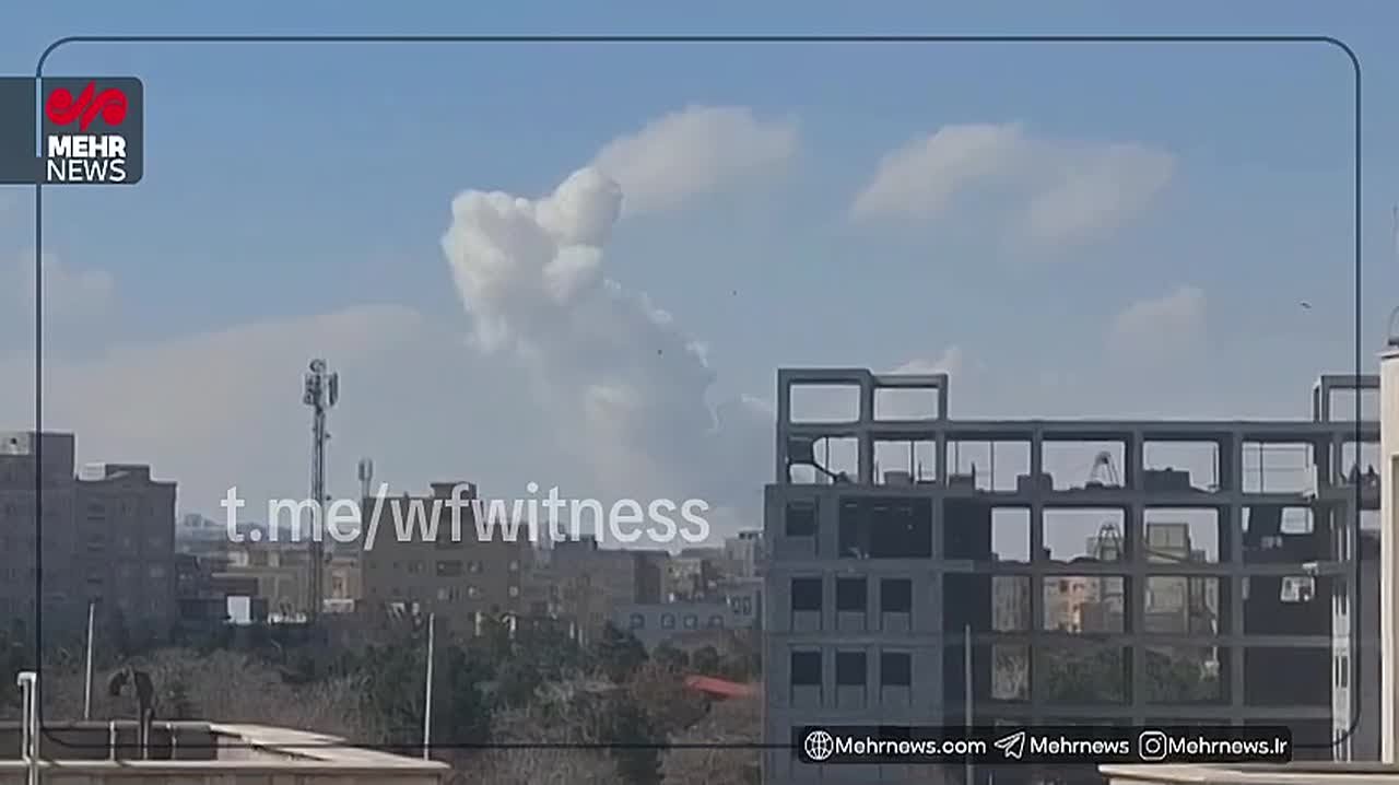 Столб дыма после прилета в Тебризе