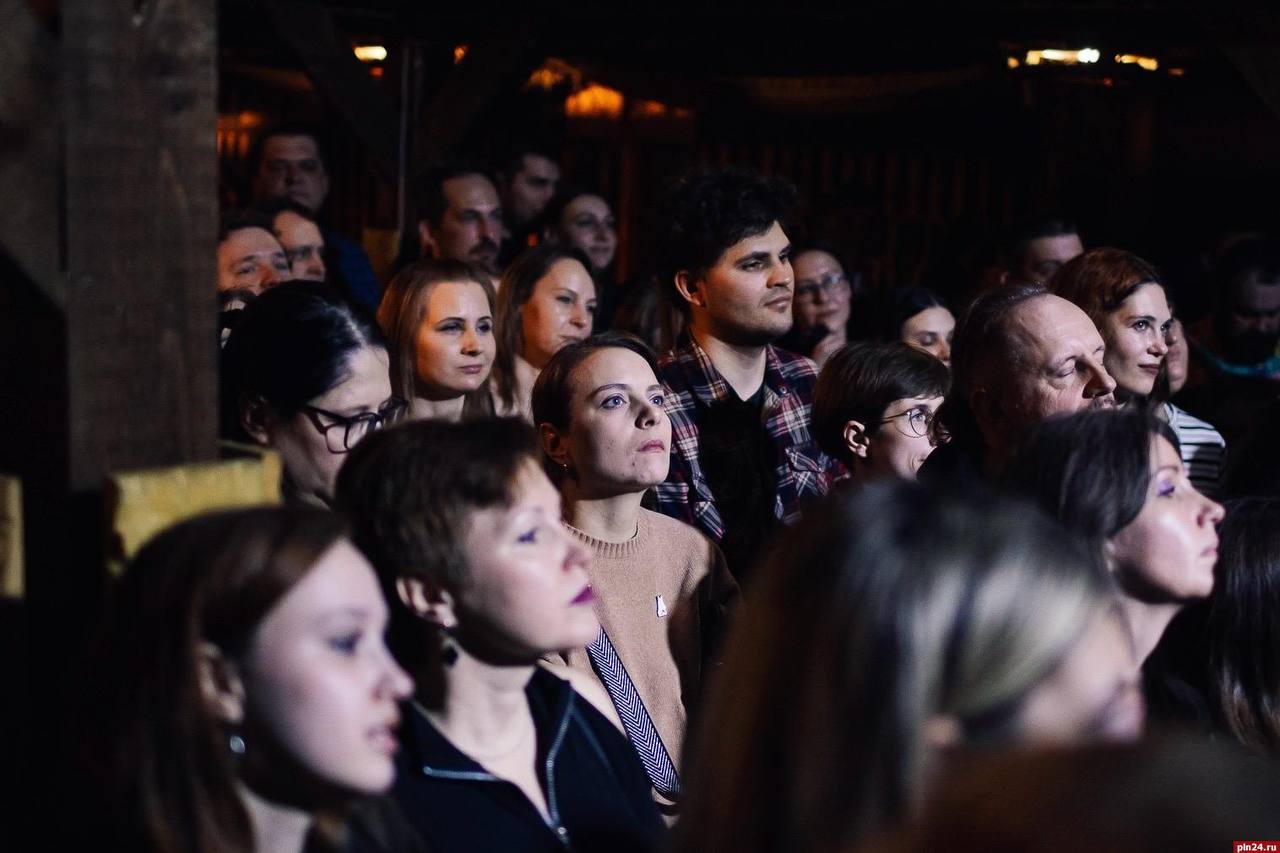 В Пскове состоялся концерт группы «ПилОт» в честь 15летия альбома «Осень» В Пскове состоялся концерт группы «ПилОт» в честь 15летия альбома «Осень»