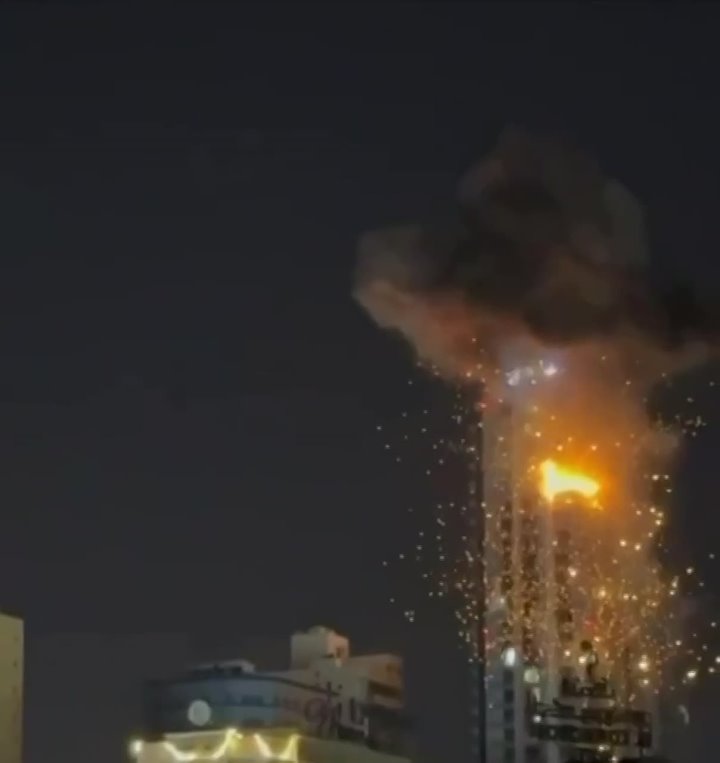 Беспилотник врезался в небоскреб в Бахрейне
