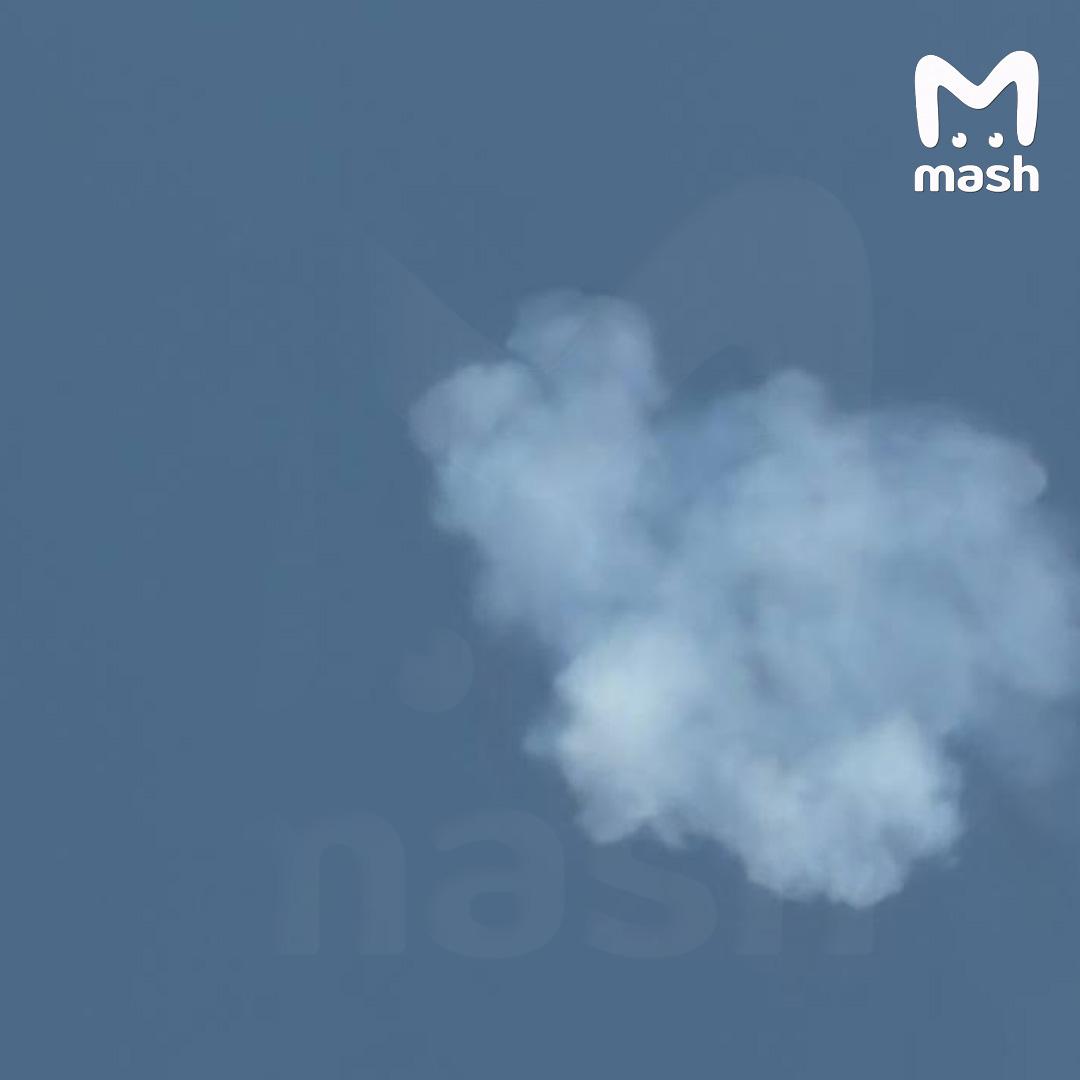 Ещё фото уничтожения иранских ракет в небе над Rixos Marina Abu Dhabi, в котором отдыхают российские туристы Ещё фото уничтожения иранских ракет в небе над Rixos Marina Abu Dhabi, в котором отдыхают российские туристы