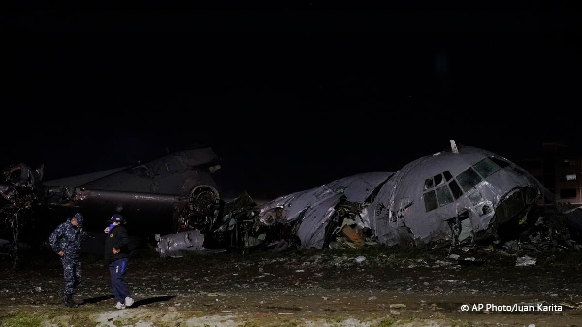 Что известно о крушении военного самолета с деньгами в Боливии: