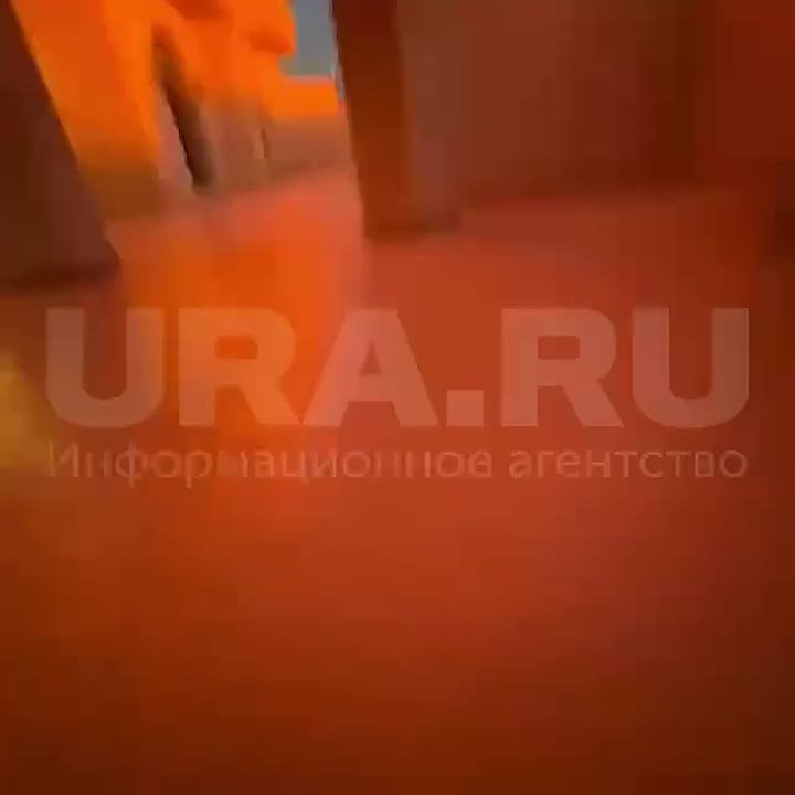 Популярный среди россиян дубайский пятизвездочный отель Fairmont The Palm в престижном районе Palm Jumeirah горит после иранской атаки