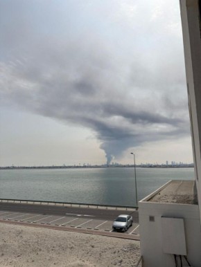 На базе 5-го флота США в Бахрейне продолжается сильный пожар после иранского удара