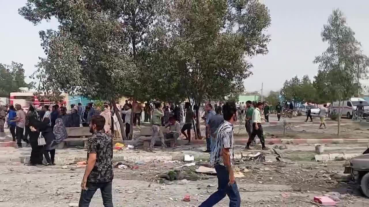 40 детей погибли после попадания израильской ракеты по школе для девочек в Минабе на юге Ирана, сообщает местный телеканал SNN TV. Ещё 48 учениц получили ранения разной степени тяжести