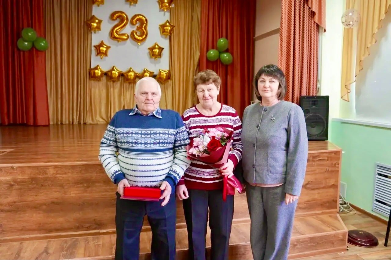 Медали "50 лет совместной жизни" от имени губернатора вручены трем семейным парам из Псковского района