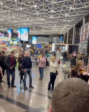 Юные музыканты устроили концерт для пассажиров сочинского аэропорта