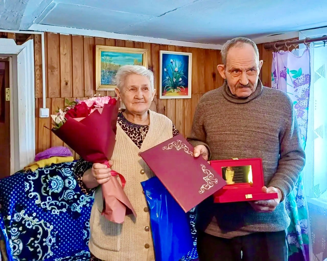 Медали "50 лет совместной жизни" от имени губернатора вручены трем семейным парам из Псковского района Медали "50 лет совместной жизни" от имени губернатора вручены трем семейным парам из Псковского района