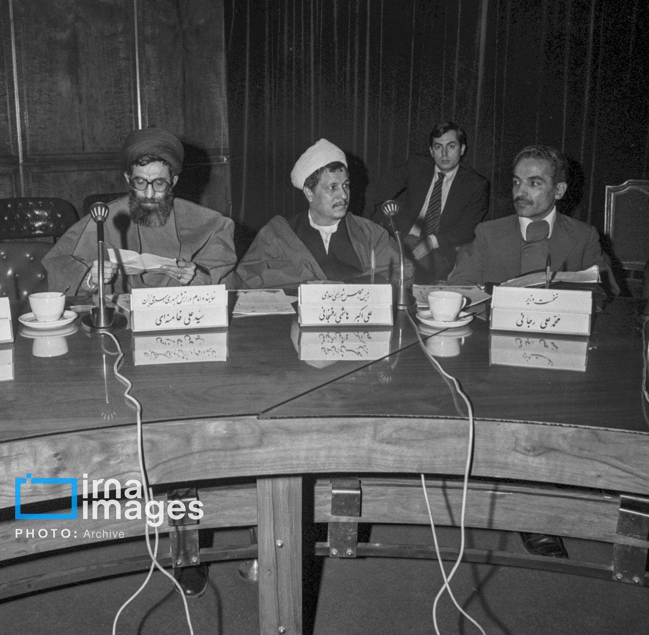 Аятолла Хаменеи в 1979-1981 годах Аятолла Хаменеи в 1979-1981 годах